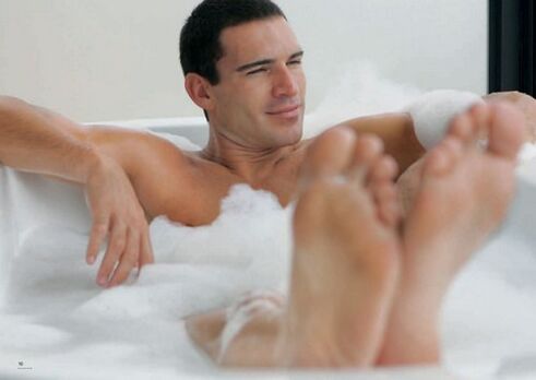 a man bathed in baking soda to enlarge his penis